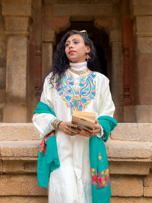 Embroided White Kashmiri Pheran