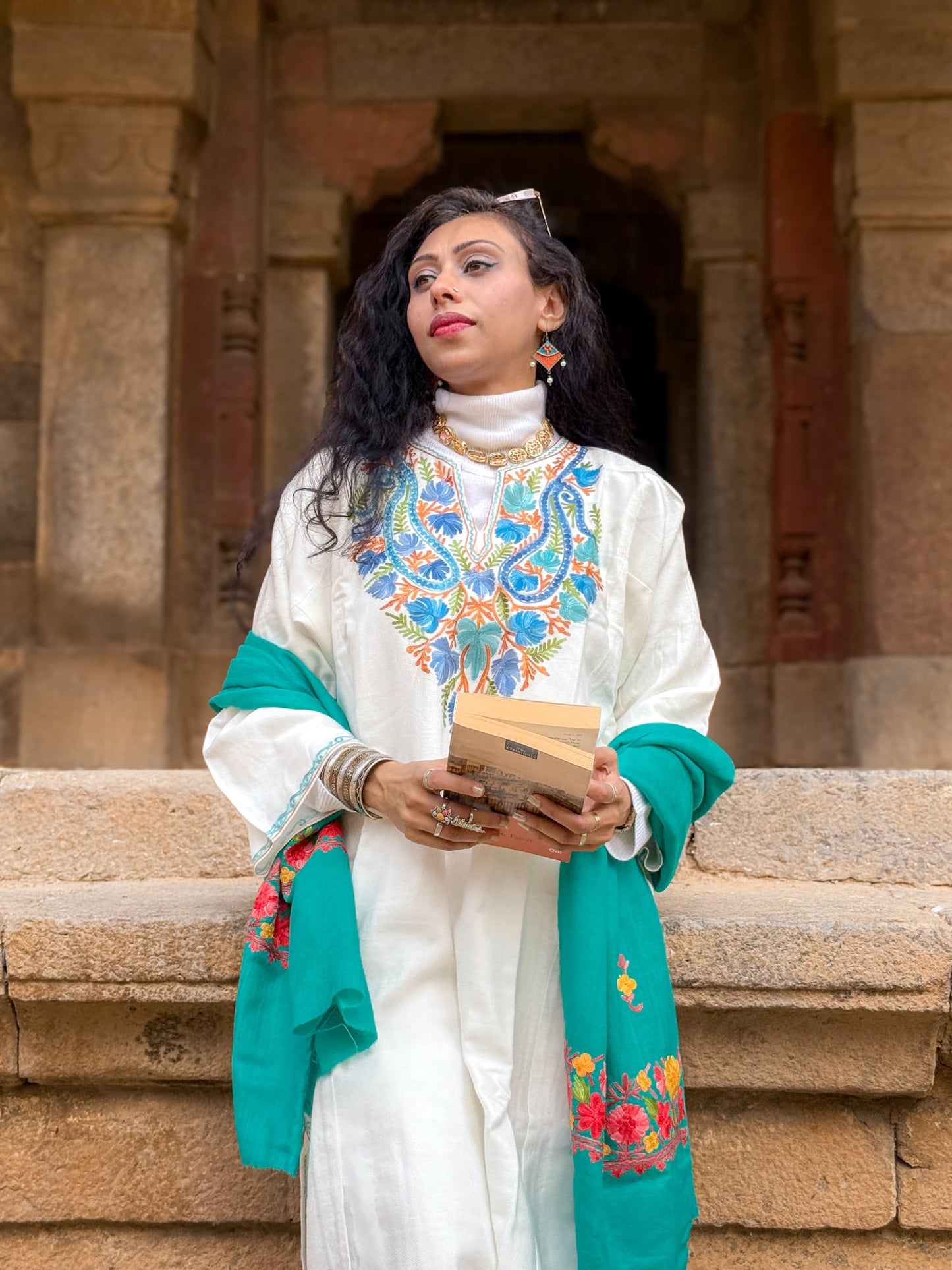 Embroided White Kashmiri Pheran